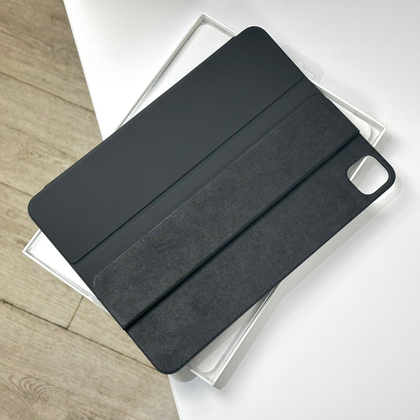 Smart Folio for 11-inch iPad Pro (2nd Gen) Black - Pre-Owned