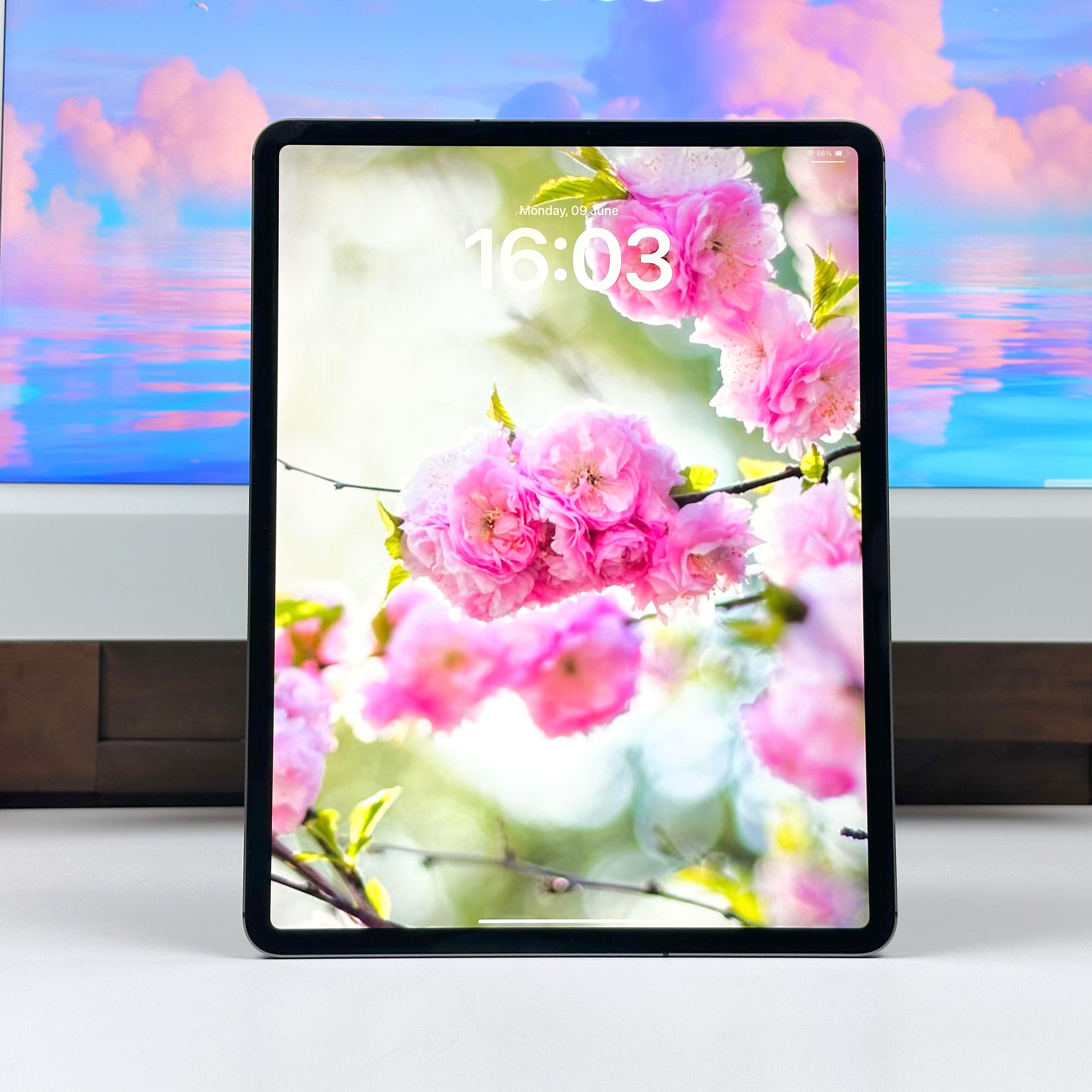 Combo Deal 12.9-Inch Apple iPad Pro 3rd Gen (256GB, Wifi & Cellular, Space Gray) + Apple Smart Keyboard Folio - Pre Owned / 3 Month Warranty - Mac Shack