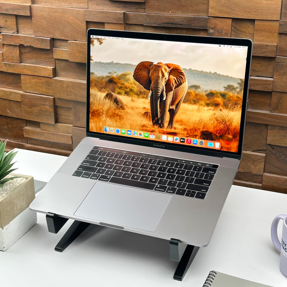 Apple MacBook Pro 15-inch 2.6GHz 6-Core i7 (Touch Bar, 16GB RAM, 512GB SSD, Space Gray) - Pre Owned / 3 Month Warranty