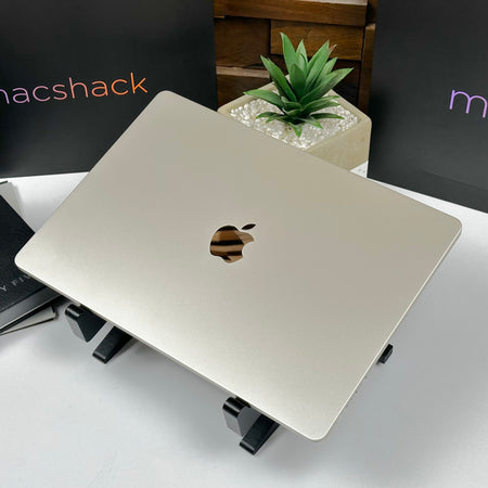 2024 Apple MacBook Air 15-inch M2, 8-Core CPU, 10-Core GPU, 8GB RAM, 256GB SSD, Starlight – Pre-owned