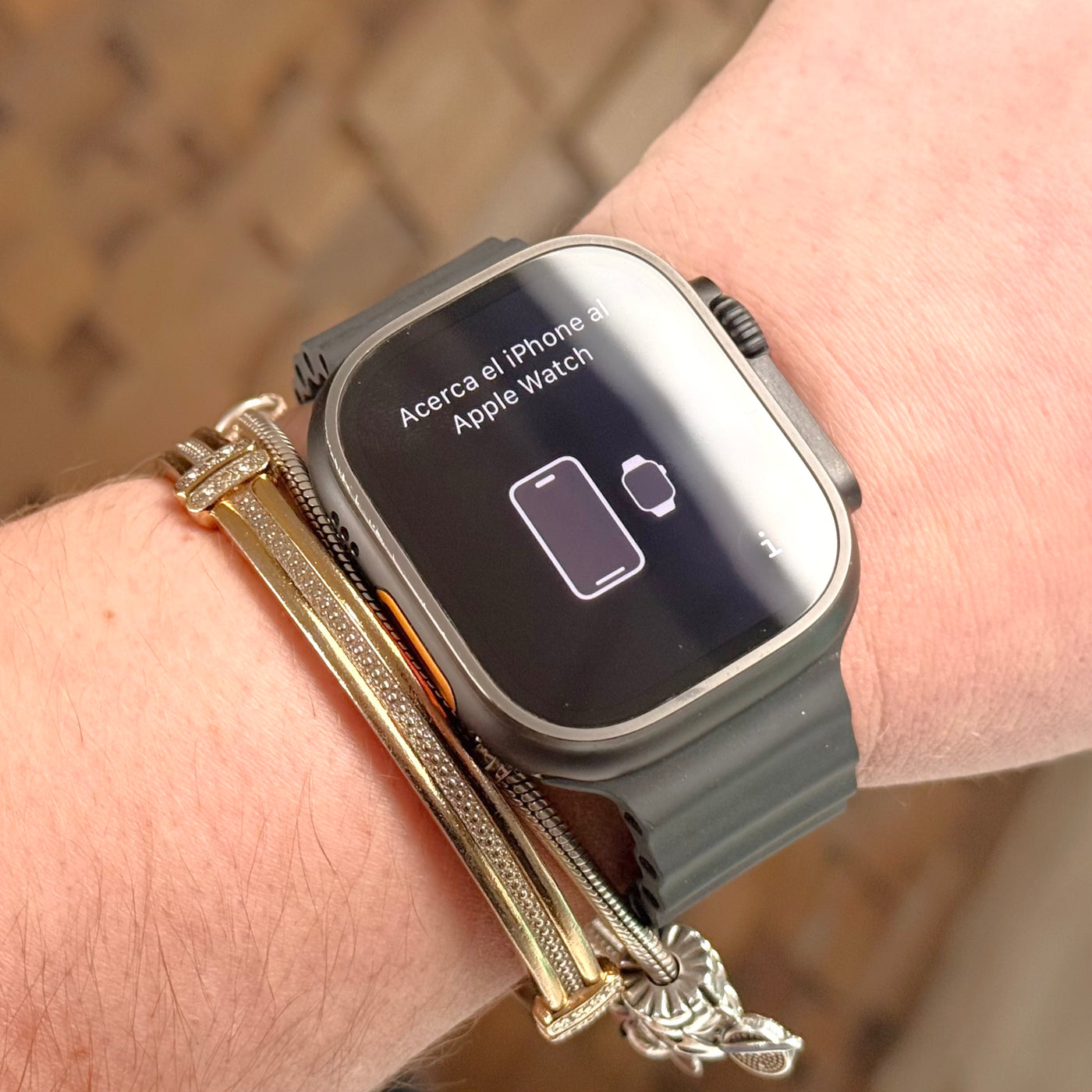 Apple Watch Ultra 2 49mm Black Titanium Cellular (2023) – pre-owned, view 3