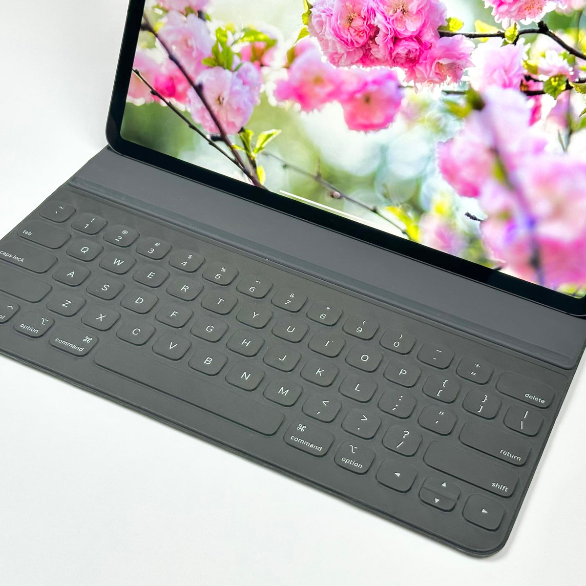 Combo Deal 12.9-Inch Apple iPad Pro 3rd Gen (256GB, Wifi & Cellular, Space Gray) + Apple Smart Keyboard Folio - Pre Owned / 3 Month Warranty - Mac Shack