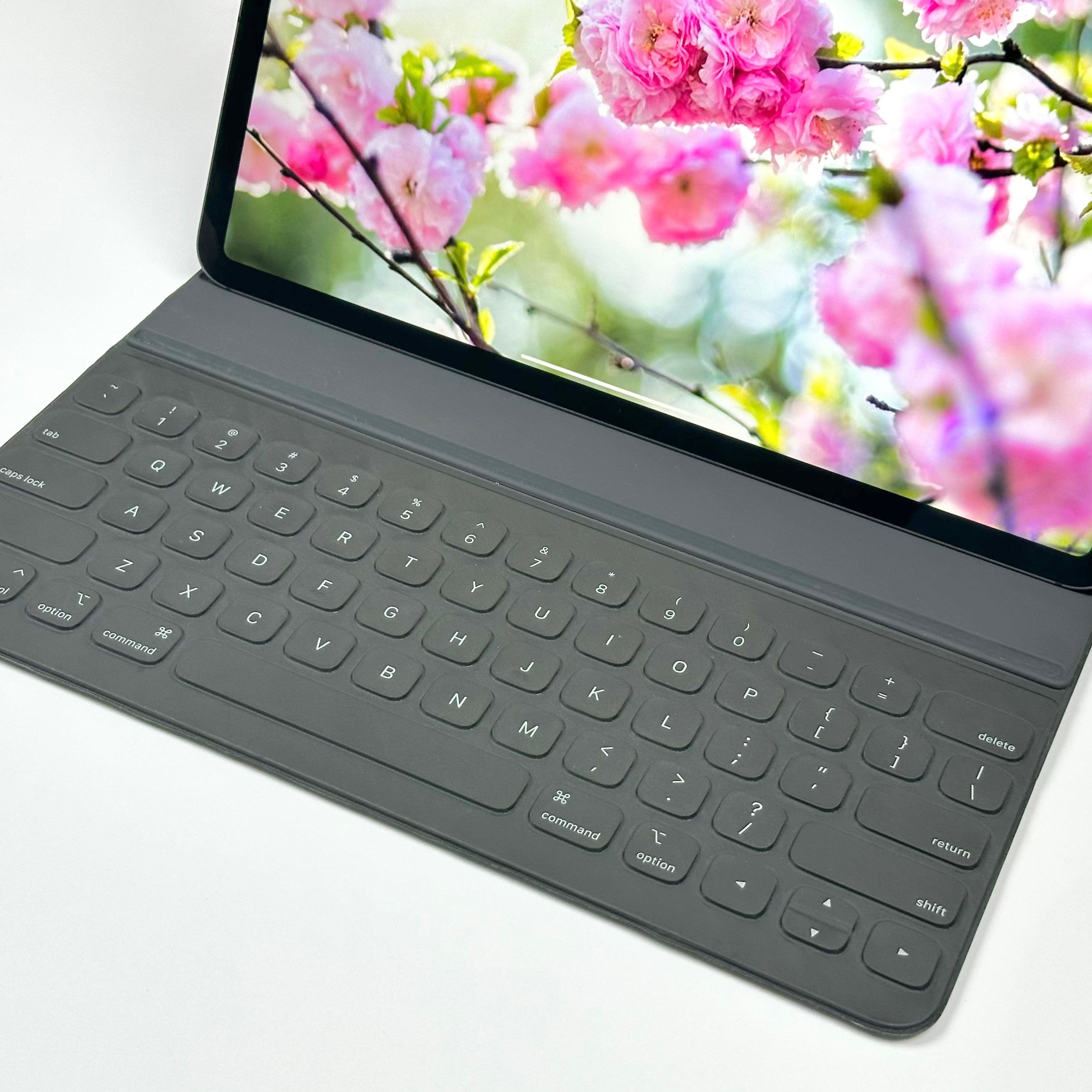 Combo Deal 12.9-Inch Apple iPad Pro 3rd Gen (256GB, Wifi & Cellular, Space Gray) + Apple Smart Keyboard Folio - Pre Owned / 3 Month Warranty - Mac Shack