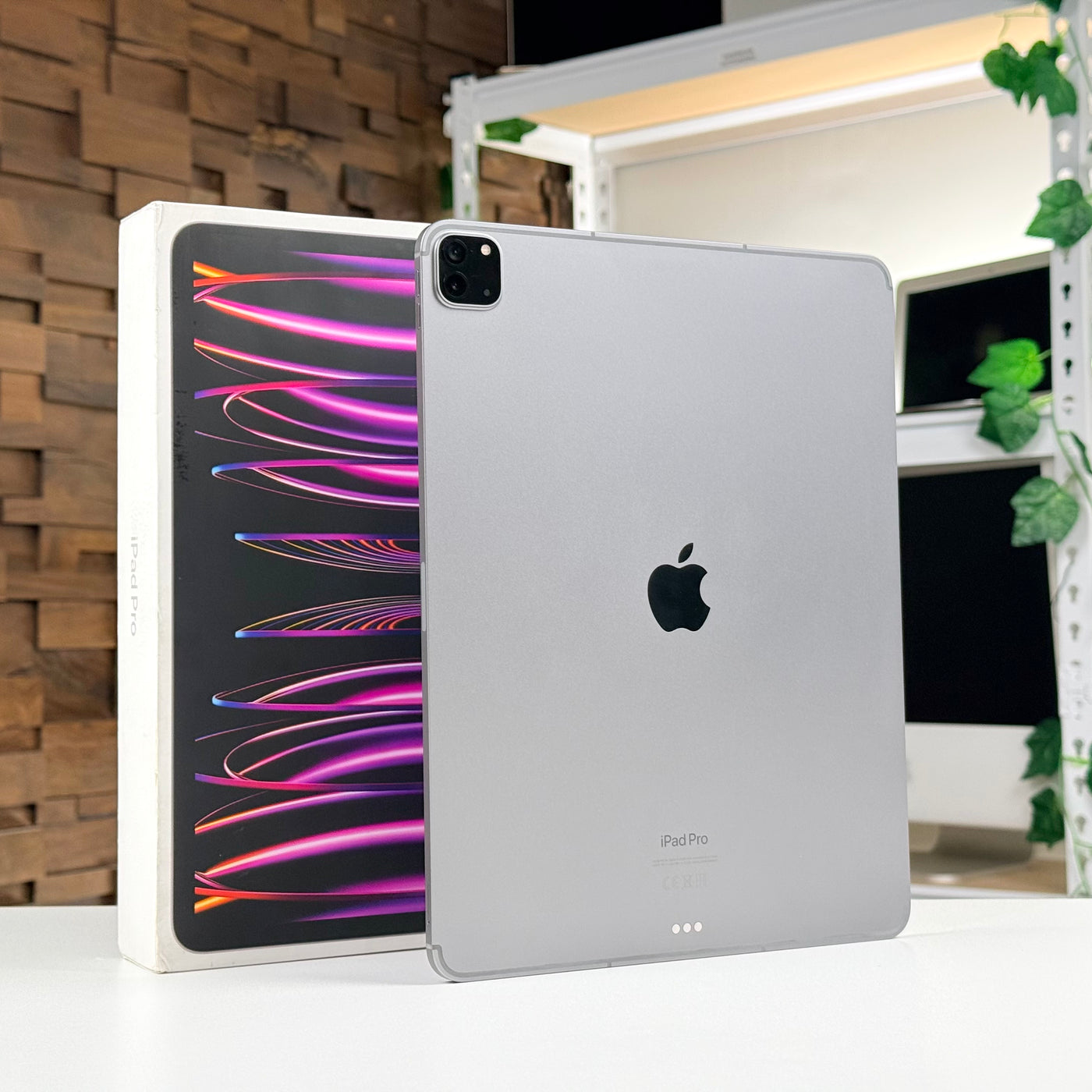 iPad Pro 12" 6th Gen M2 256GB Cellular Space Gray (2022) - Pre-Owned