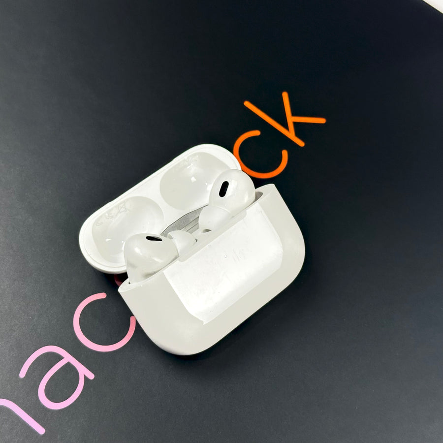 Apple AirPods Pro (2nd Gen) with MagSafe Case - Pre-Owned - Mac Shack
