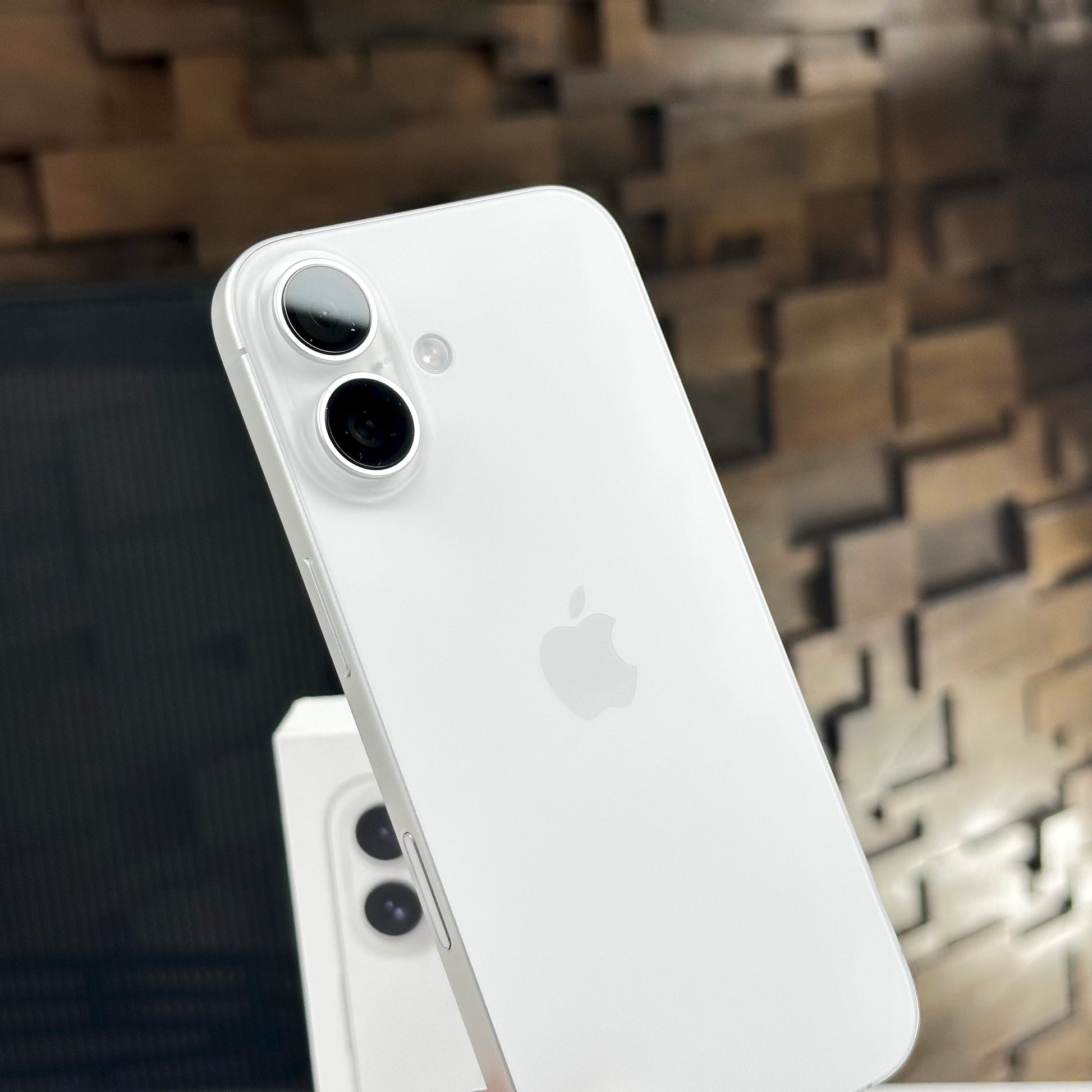 iPhone 16 256GB White (2024) – Demo Unit | Mac Shack
