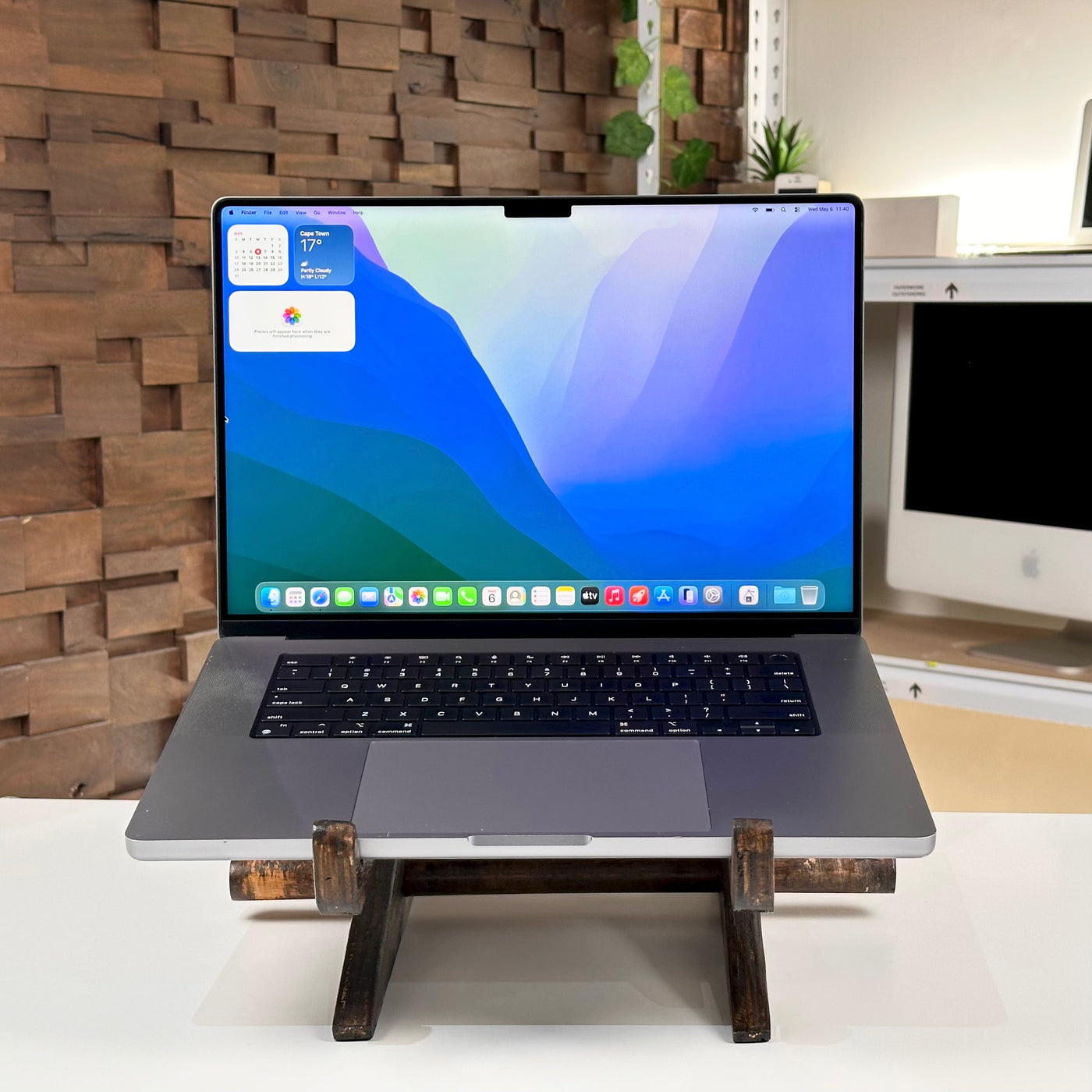 MacBook Pro 16-inch M2 Pro 16GB 512GB Space Gray (2023) - Pre-Owned - Mac Shack