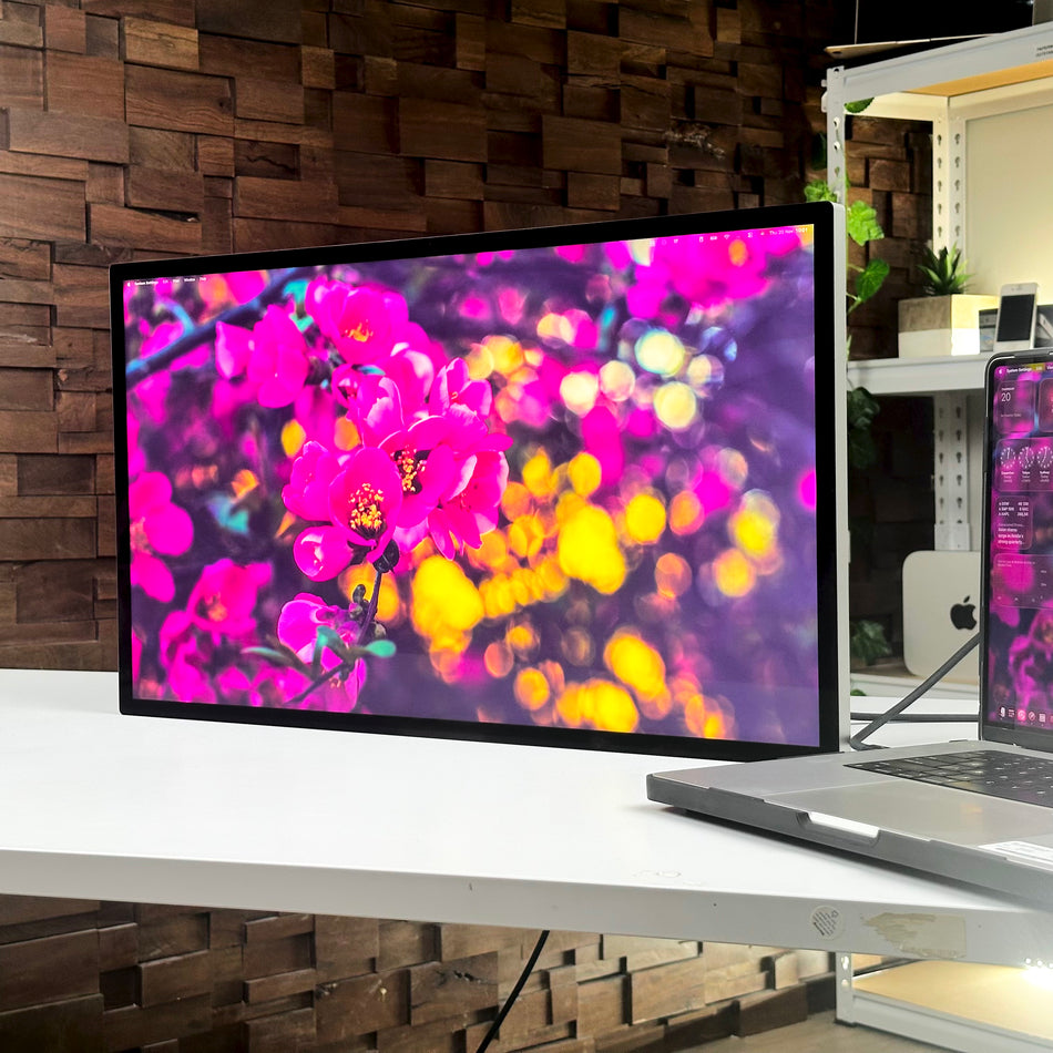 Apple 27" Studio Display (Standard Glass, VESA Mount) - Pre-Owned