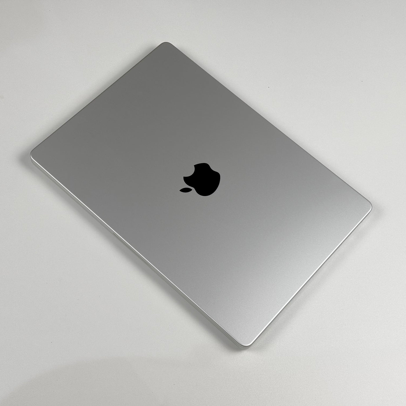 Lid and Apple logo of a demo MacBook Pro 14-inch M4 Pro in Silver - Mac Shack