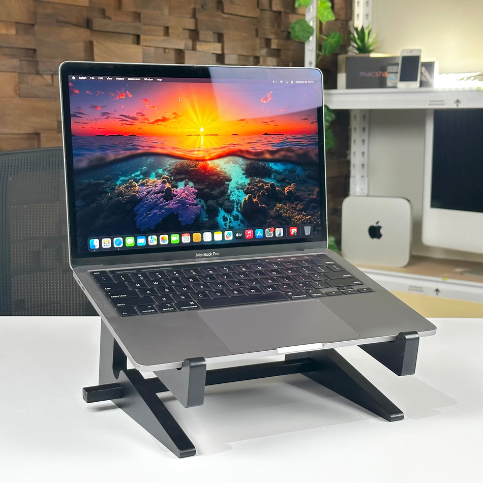 MacBook Pro 13" Intel Core i5 8GB 256GB Space Gray (2020) - Pre-Owned