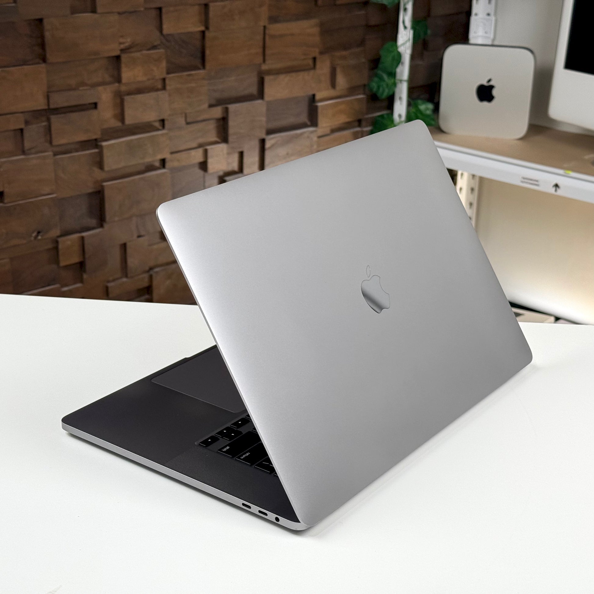Apple MacBook Pro 16インチ i9 32GB 1TB DC426903-DCBA-489B-A755-