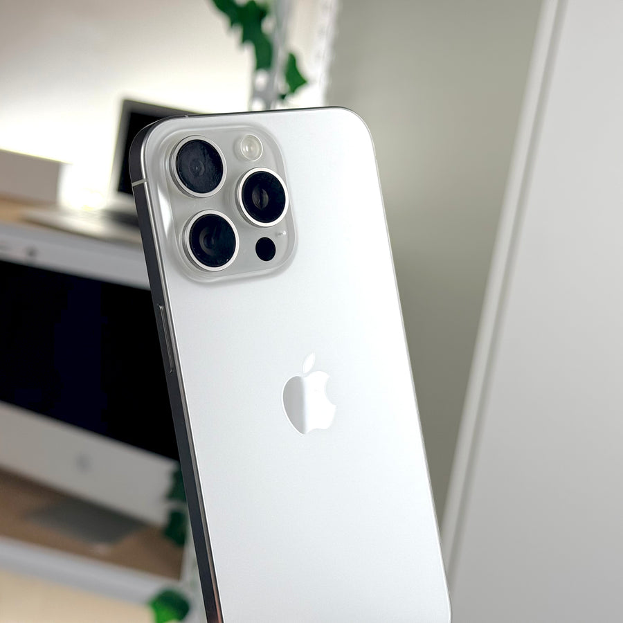 iPhone 15 Pro Max 256GB White Titanium (2023) - Pre-Owned