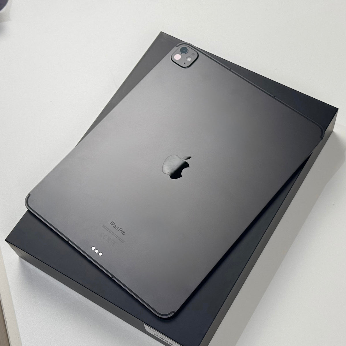 iPad Pro 13" M4 256GB Cellular Space Black eSIM ONLY (2024) - Pre-Owned
