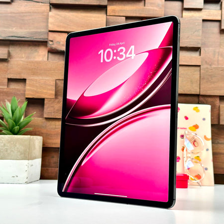 Combo Deal 2020 12.9-inch Apple iPad Pro 4th Gen (1TB, Wifi & Cellular, Space Gray) + Apple Smart Folio Keyboard - Pre Owned / 3 Month Warranty - Mac Shack