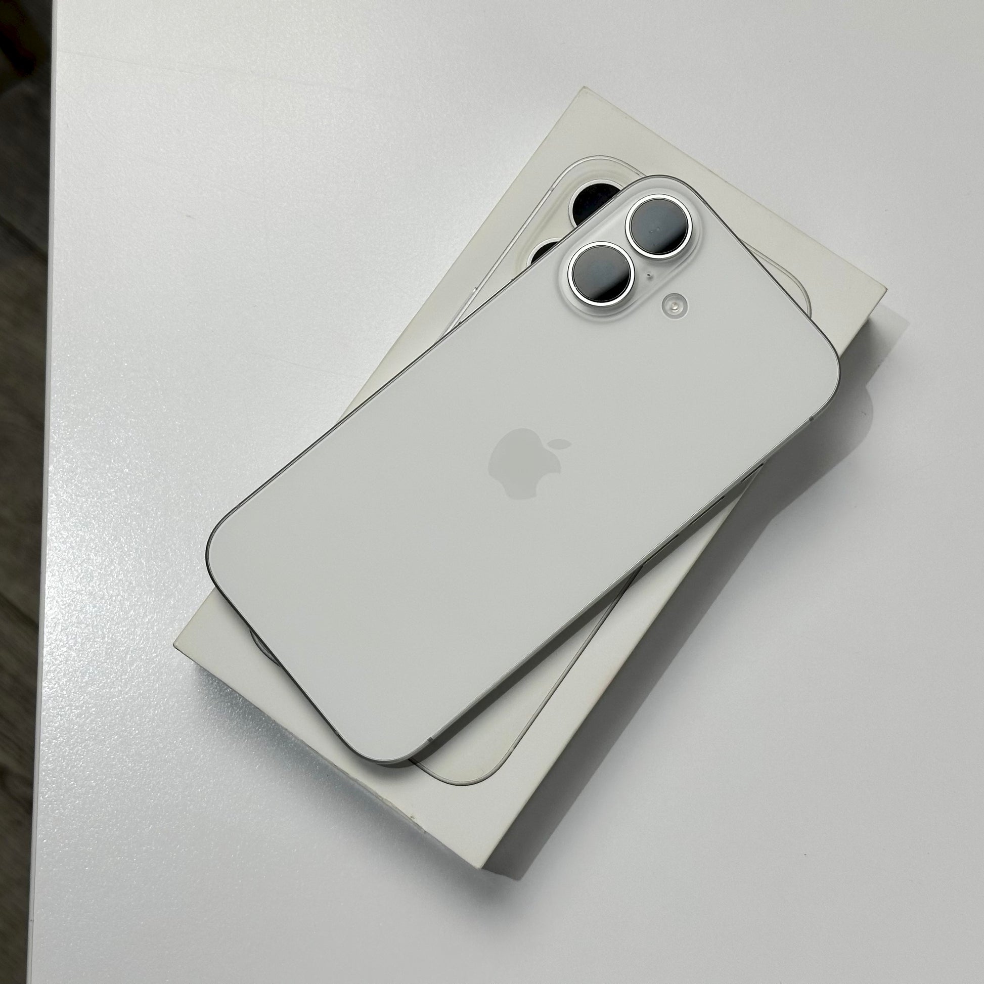 iPhone 16 256GB White (2024) – Demo Unit | Mac Shack