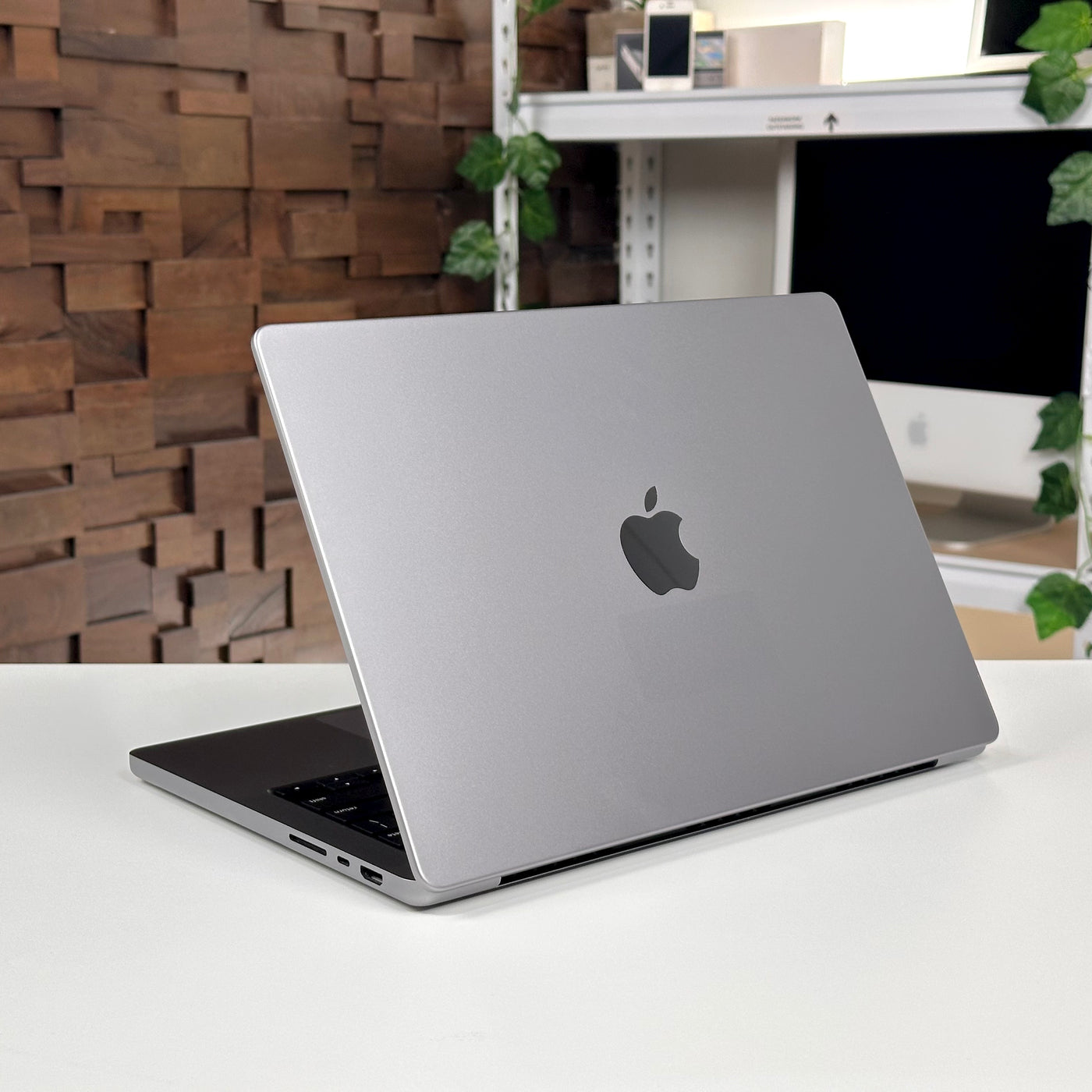 MacBook Pro 14-inch M1 Pro 32GB 512GB Space Gray (2021) - Pre-Owned - Mac Shack