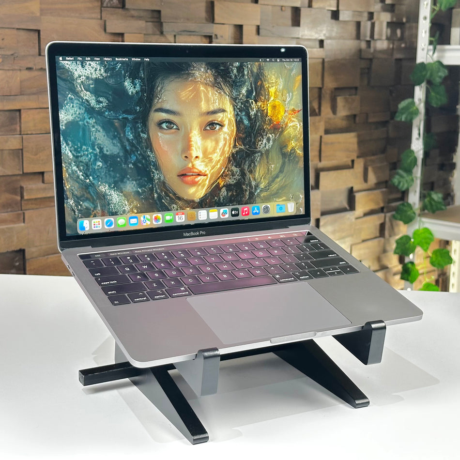MacBook Pro 13" Intel Core i7 16GB 512GB Space Gray (2018) - Pre Owned