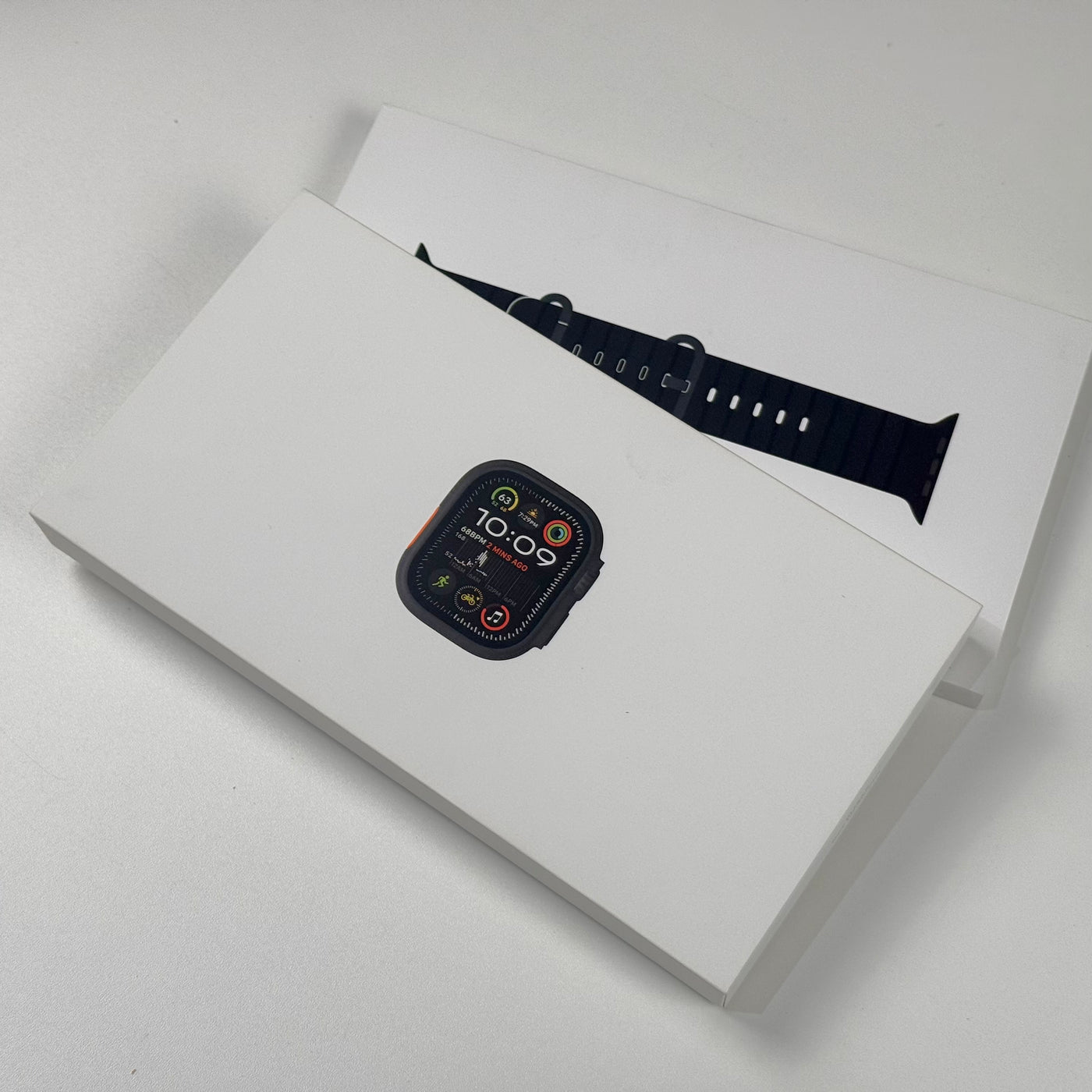 Apple Watch Ultra 2 49mm Black Titanium Cellular (2023) – pre-owned, view 2