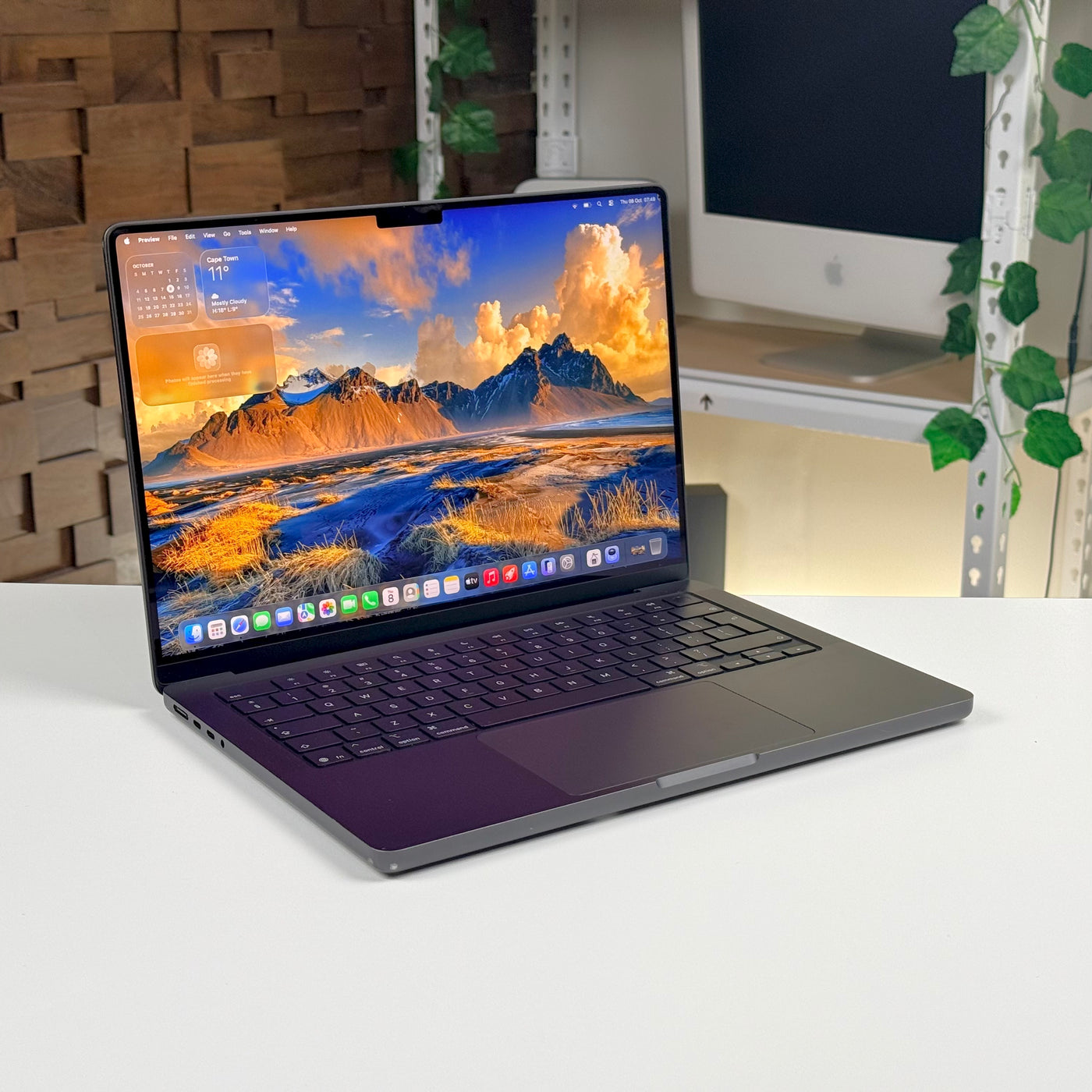 MacBook Pro 14" M5 16GB 512GB Space Black (2025) – pre-owned, view 2