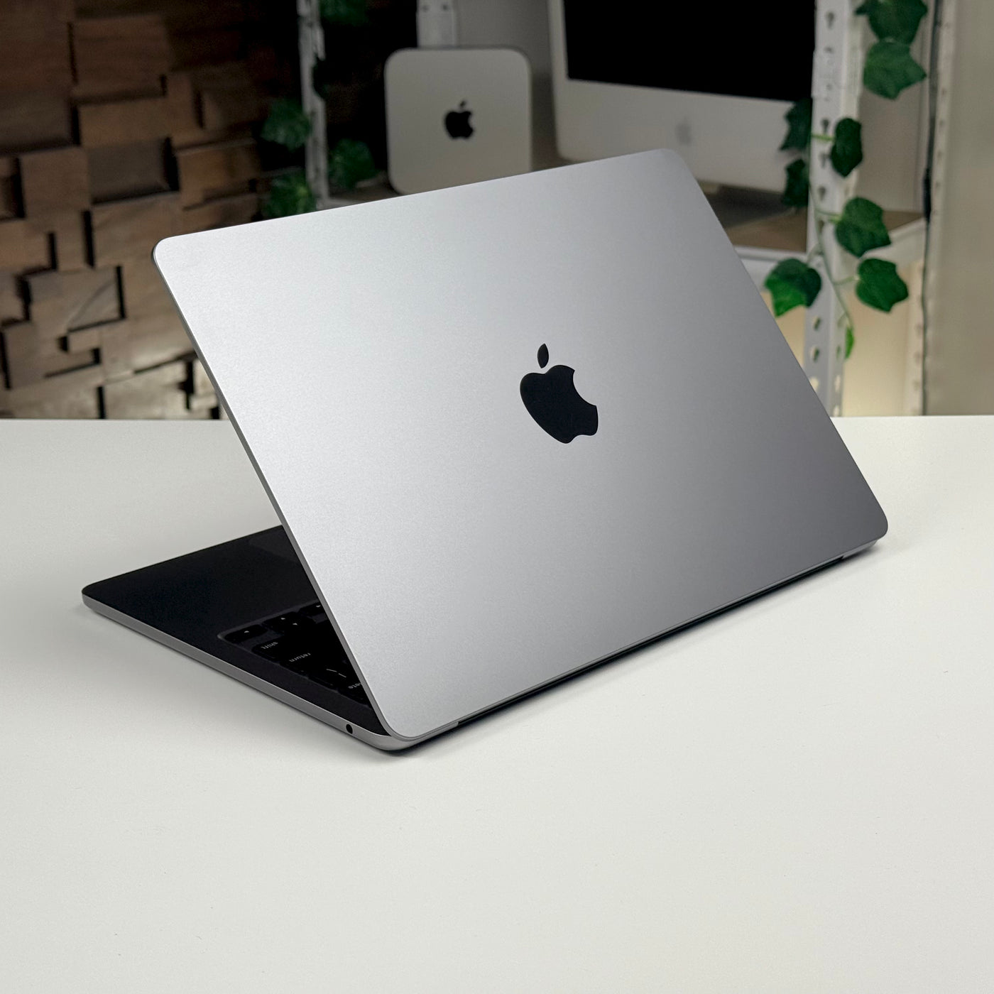 MacBook Air 13" M2 8GB 256GB Space Gray (2022) - Pre-Owned