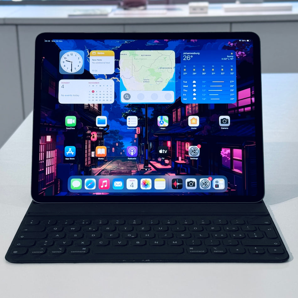 Combo Deal 2021 12.9-inch Apple iPad Pro 5th Gen M1 (512GB, Wifi, Space Gray) + Apple Smart Folio Keyboard - Pre Owned / 3 Month Warranty