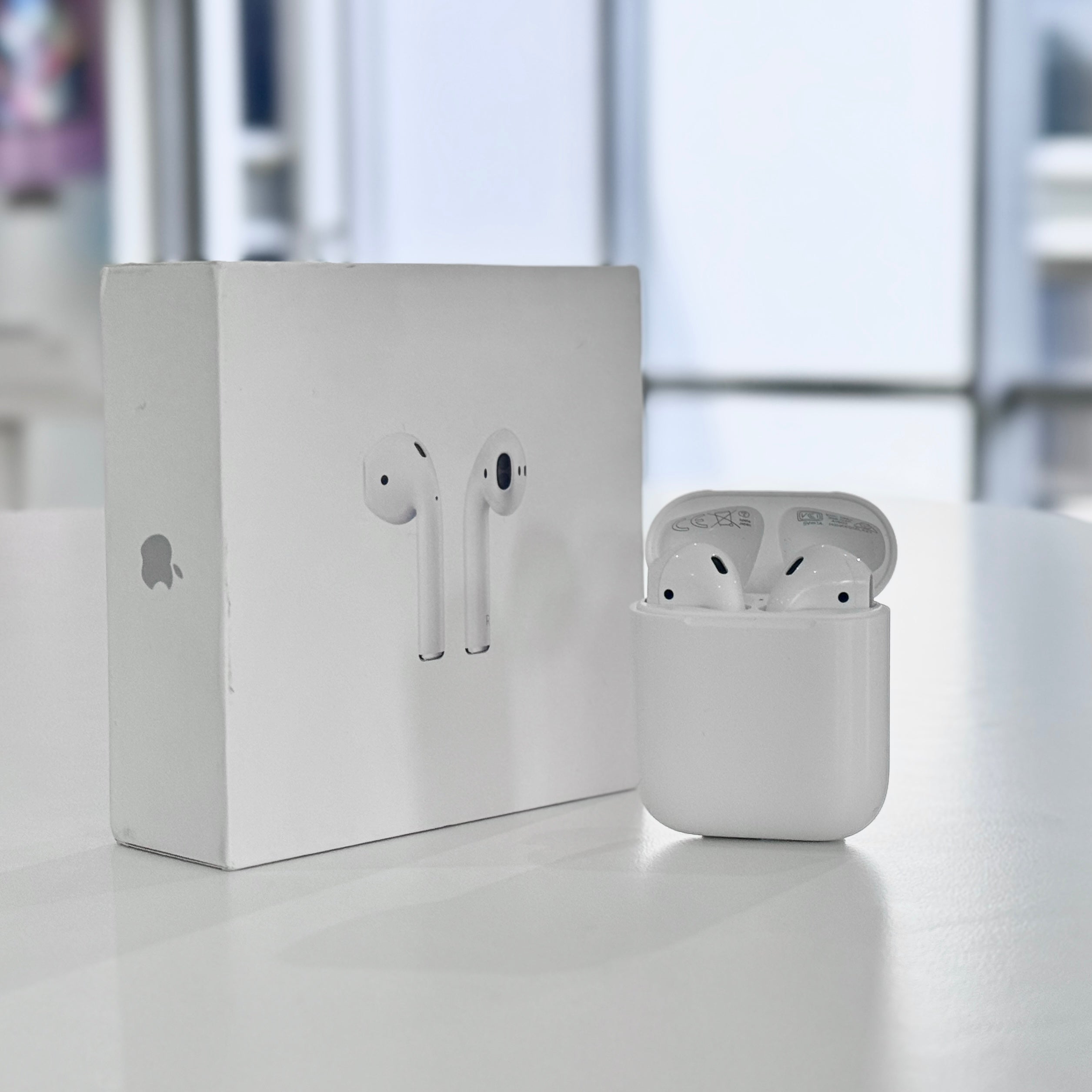 Apple AirPods (2nd Gen) with Lightning Charging Case Pre