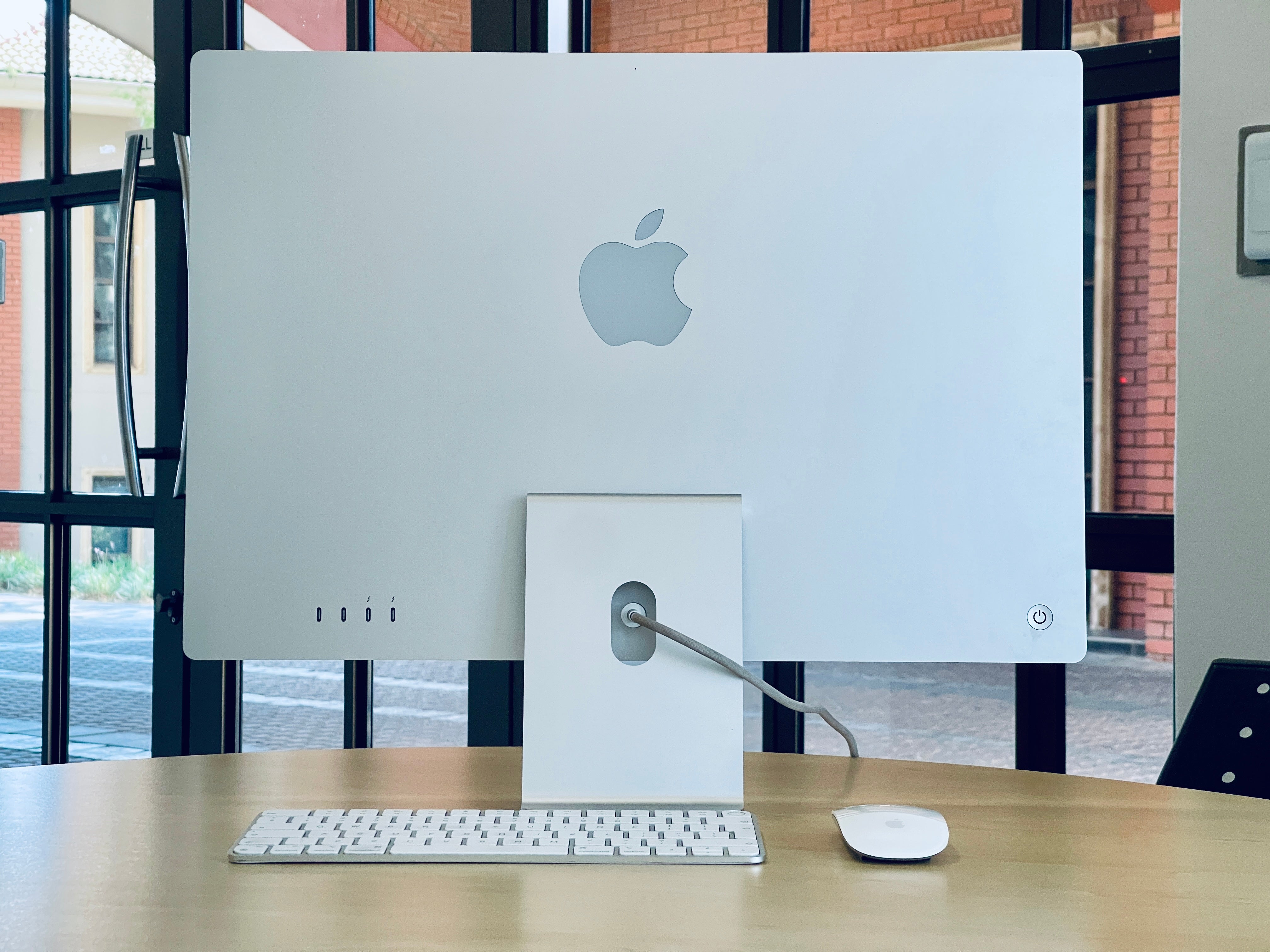 2021 Apple iMac 24-inch M1 8-Core CPU, 8-Core GPU (4.5K Retina, 8GB Unified RAM, 256GB, Silver) - Pre Owned / 3 Month Warranty - Mac Shack