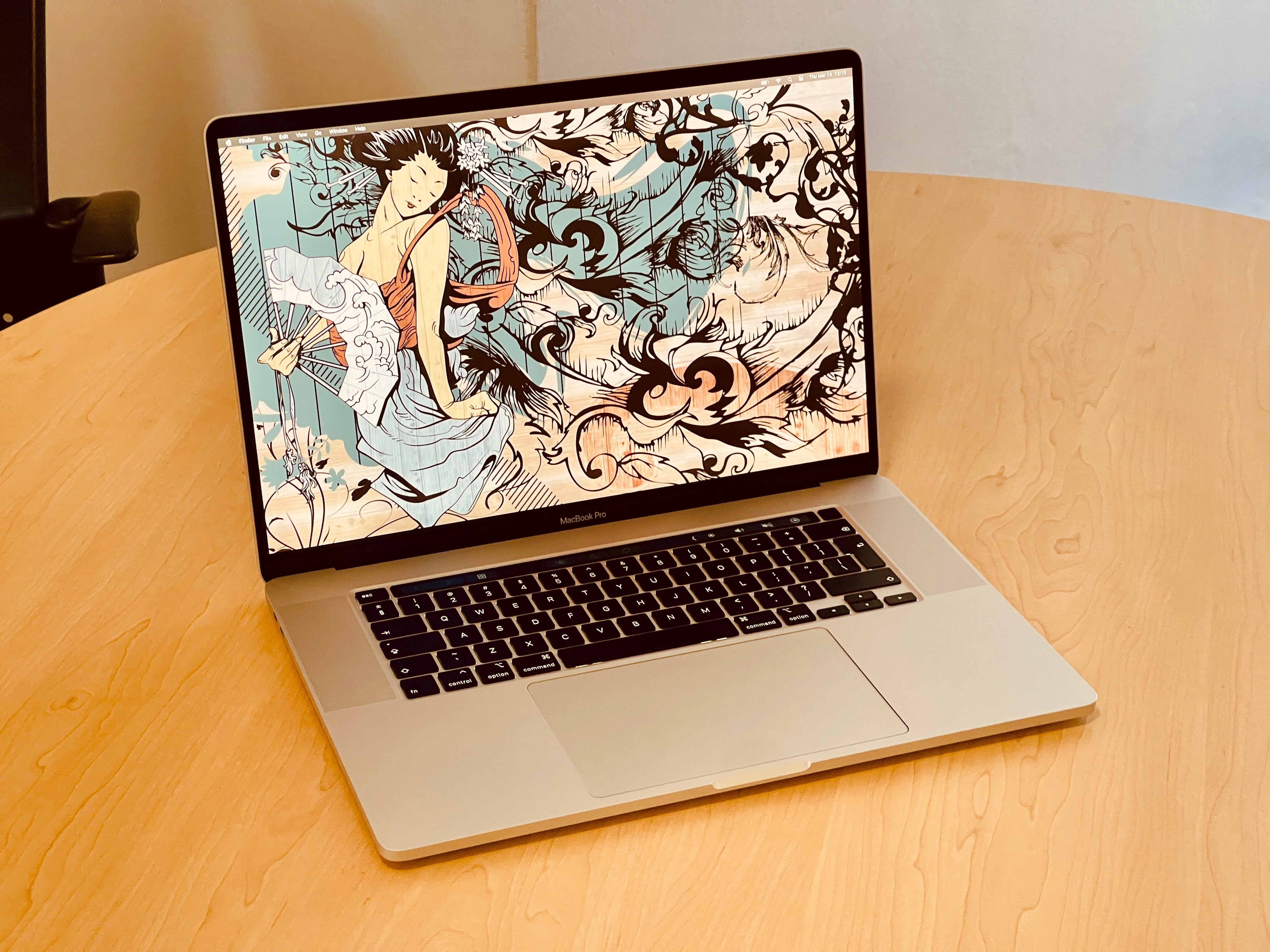 Apple MacBook Pro 15-inch 2.2GHz 6-Core i7 (Touch Bar, 16GB RAM, 256GB, Silver) - Pre Owned / 3 Month Warranty - Mac Shack