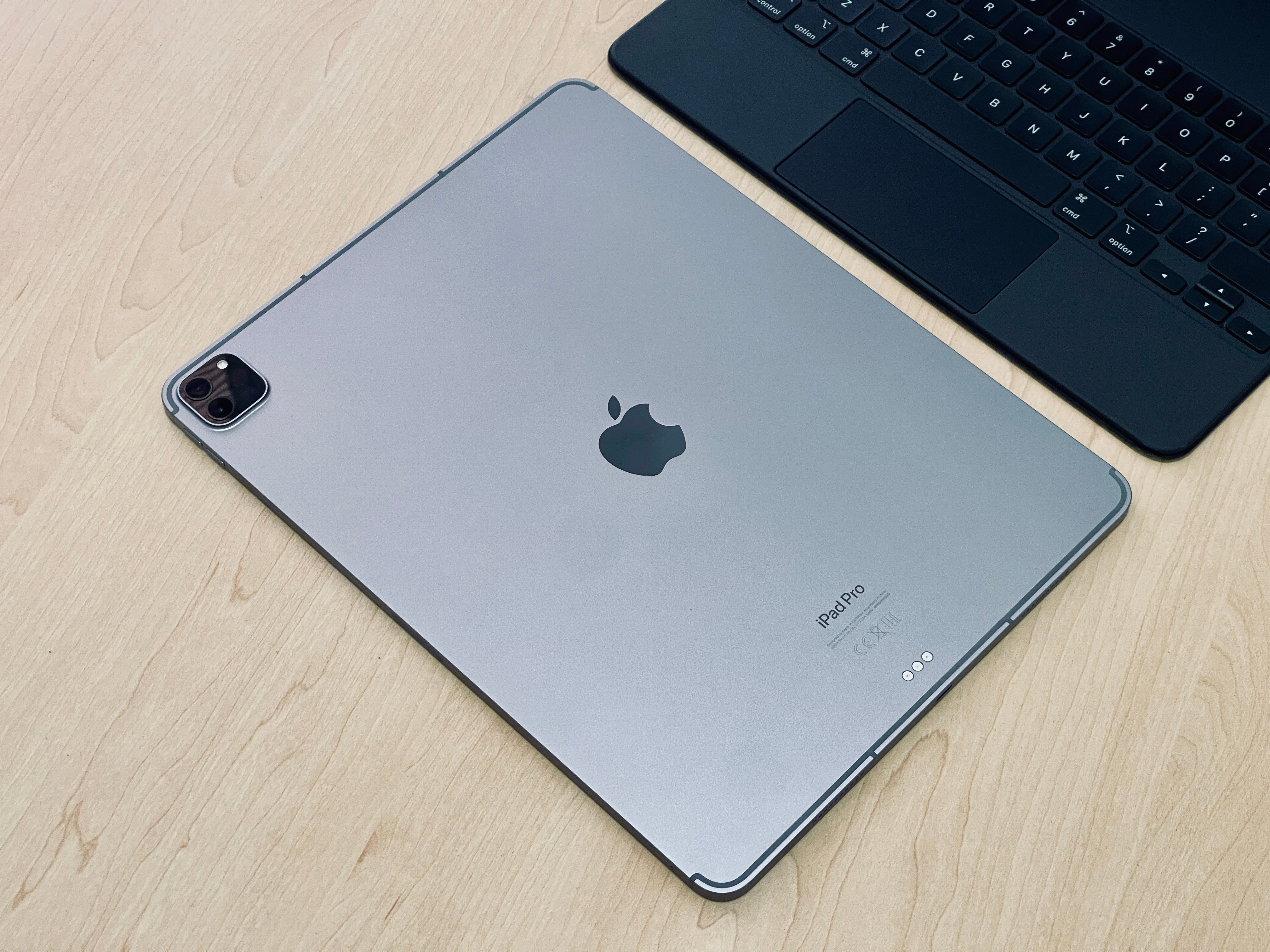 Combo Deal 2022 12.9-inch Apple iPad Pro 6th Gen M2 (256GB, Wifi & Cellular, Space Gray) + Apple Magic Keyboard - Pre Owned / 3 Month Warranty - Mac Shack