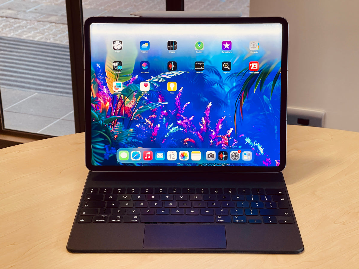 Combo Deal 2022 12.9-inch Apple iPad Pro 6th Gen M2 (128GB, Wifi & Cellular, Space Gray) + Apple Pencil (USB-C) + Apple Magic Keyboard- Pre Owned / 3 Month Warranty - Mac Shack