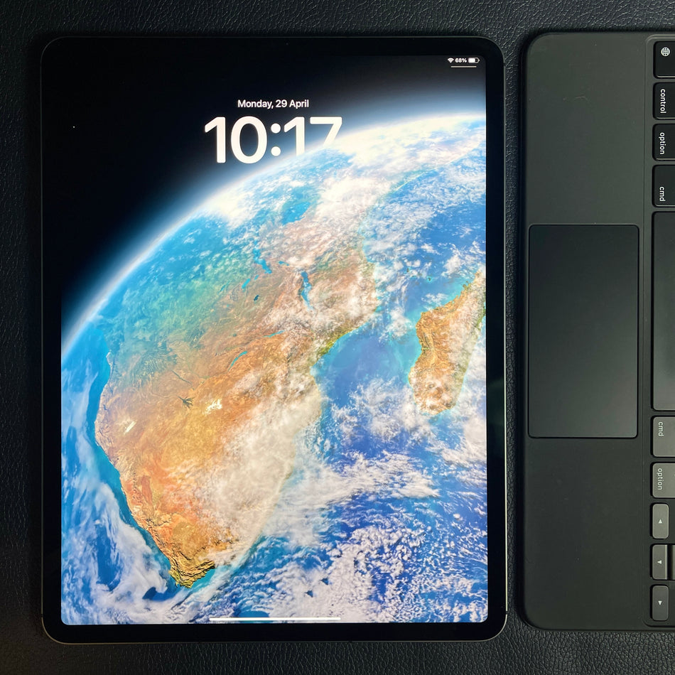 Combo Deal 2021 12.9-inch Apple iPad Pro 5th Gen M1 (256GB, Wifi & Cellular, Space Gray) + Apple Magic Keyboard - Pre Owned / 3 Month Warranty