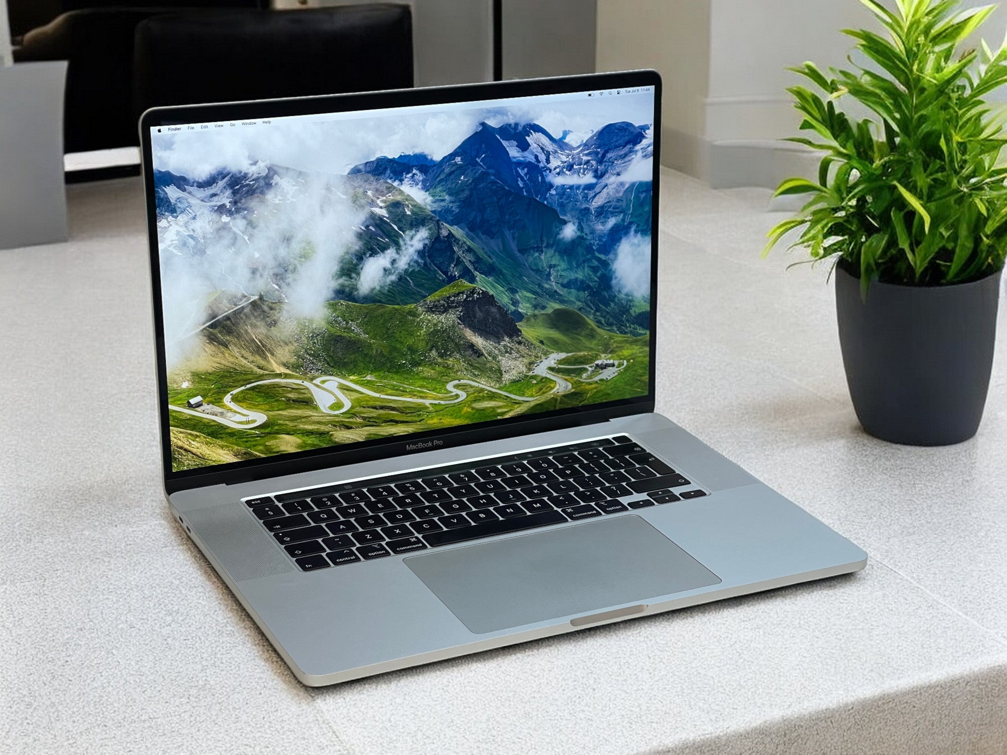 MacBook Pro 16-inch i9 16GB/1TB – Pre-Owned | Mac Shack SA