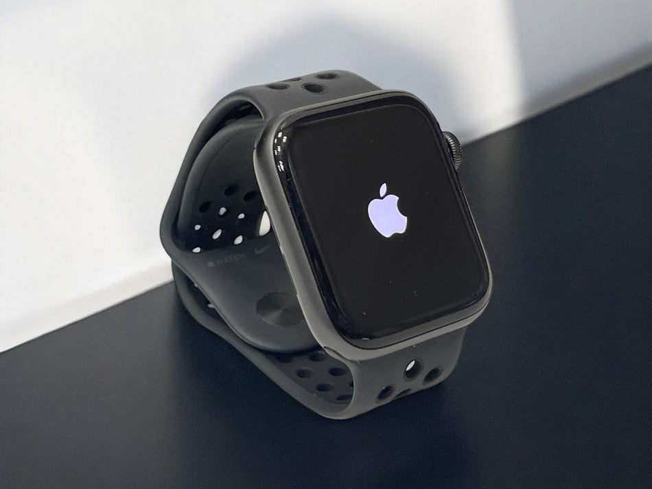 Apple Watch Series SE Nike (44mm, Space Grey Aluminium with Black Nike Sports Band, GPS) - Pre Owned / 3 Month Warranty