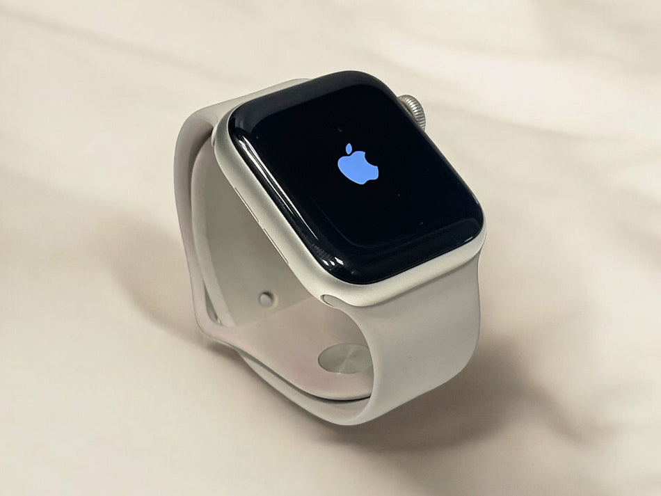 Apple Watch SE 2nd Gen (40mm, Starlight Aluminium with Starlight Sports Band, GPS) - Pre Owned / 3 Month Warranty