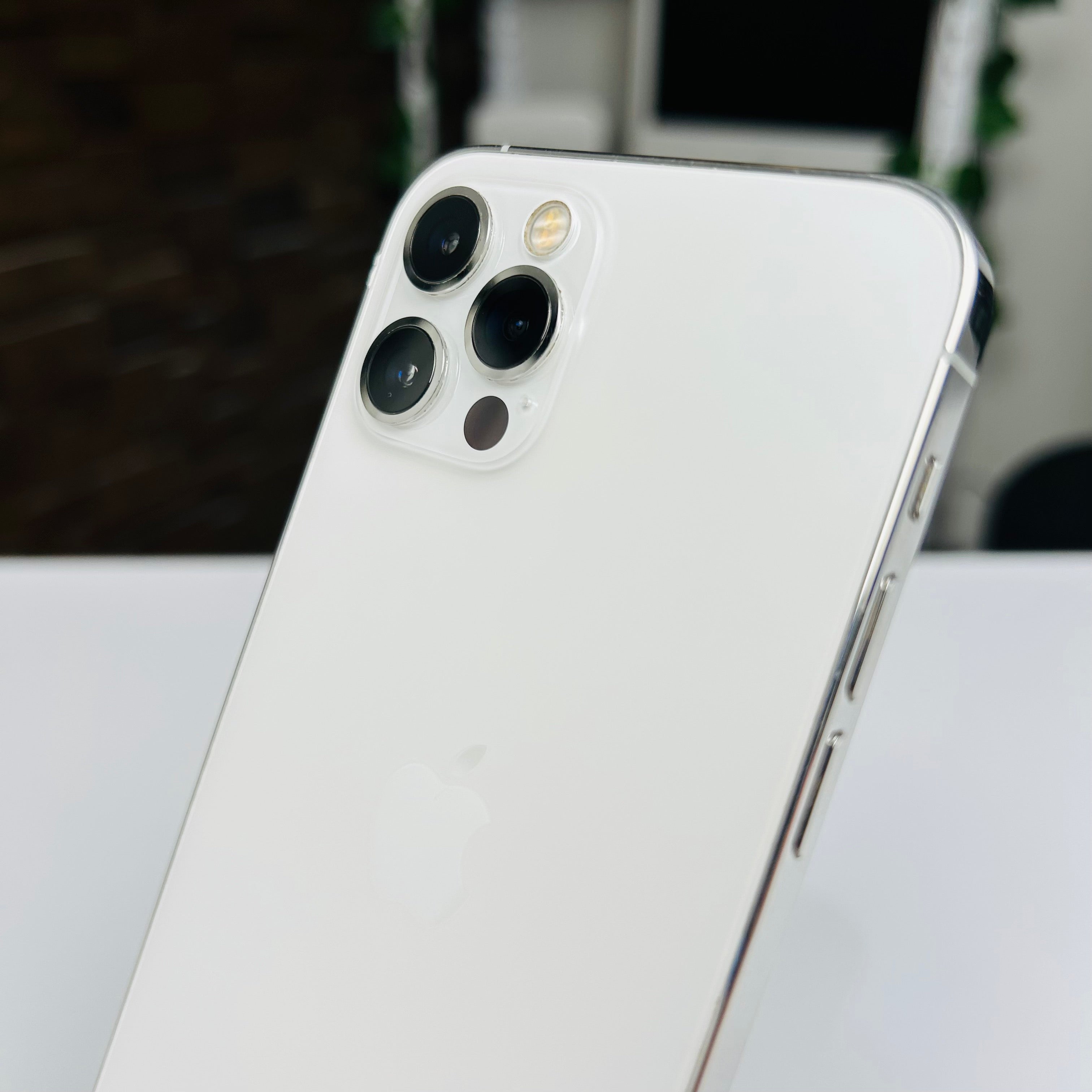 【美品】iPhone12 pro 128GBシルバー×ホワイト Shop iPhone 12 Pro 128GB | Best Apple Deals at Mac Shack