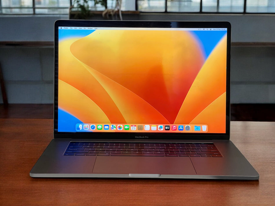 Apple MacBook Pro 15-inch 2.9GHz Quad-Core i7 (Touch Bar, 16GB RAM, 512GB SSD, Space Gray) - Pre Owned / 3 Month Warranty