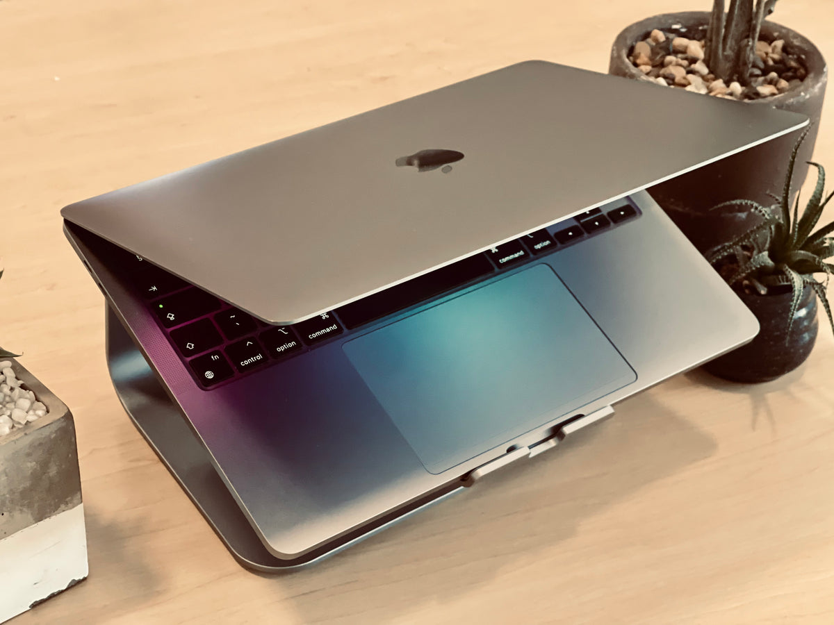 2020 Apple MacBook Pro 13-inch M1 8-Core CPU, 8-Core GPU (Touch